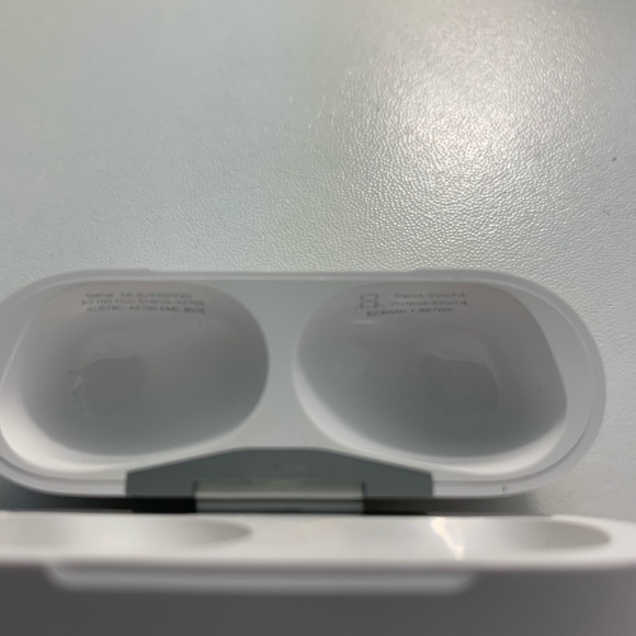 Airpods pro 2nd generation Wireless earbuds with magsafe charging - Picture 9 of 11